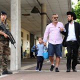 Bewachung einer jüdischen Schule in Frankreich