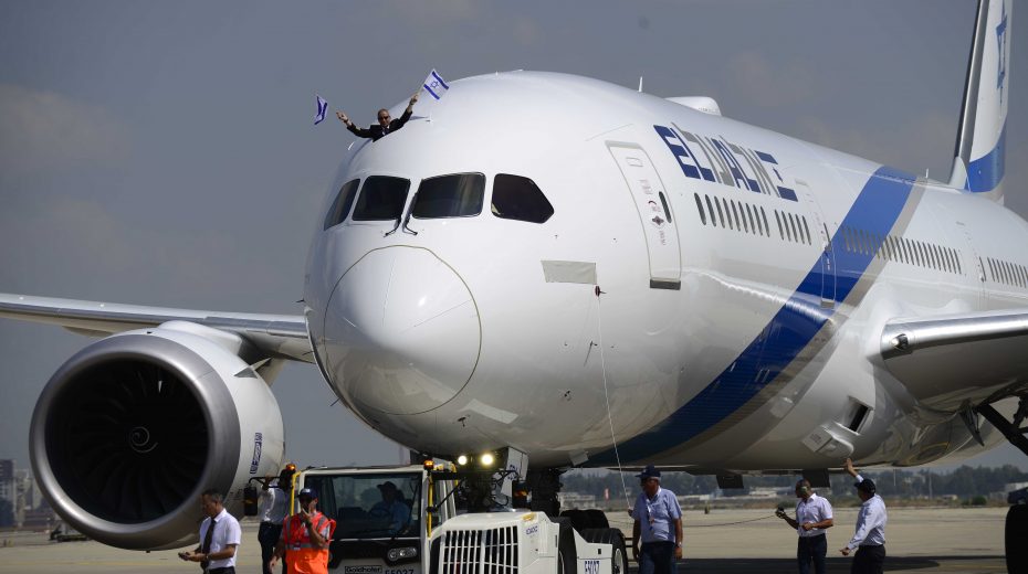 ISRAEL GETS ITS FIRST DREAMLINER