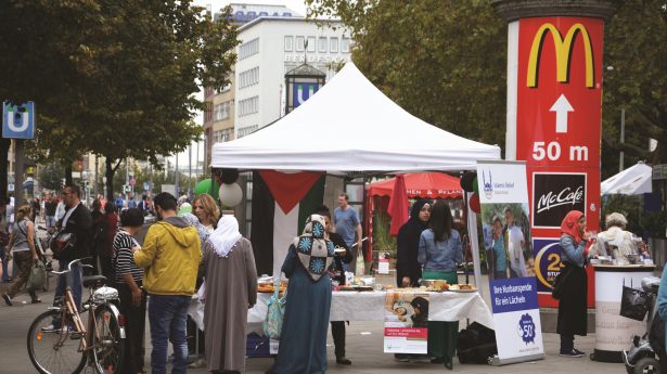 Informationsstand der Nichtregierungs und Hilfsorganisation