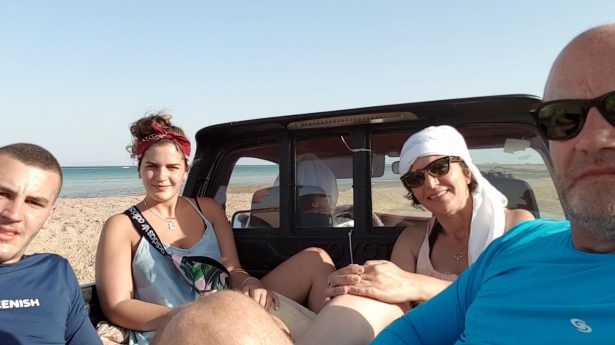 Im Sinai mit dem Pickup Truck unterwegs.