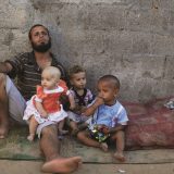 Vater mit Kindern