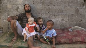 Vater mit Kindern