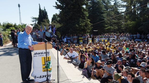 IDF Teaches Soldiers to Love Their Neighbor - Photo: Photo: Flash90 Shimon Peres