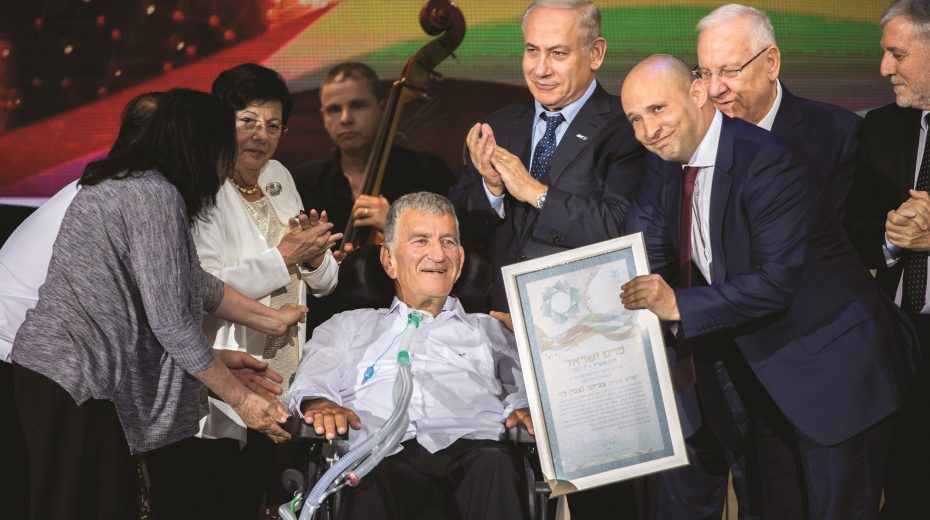 Zvika Levi empfängt den Israel Preis 2017