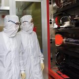 Junge Wissenschaftler in der Intel Fabrik in Jerusalem