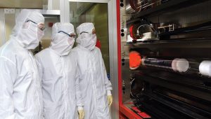 Junge Wissenschaftler in der Intel Fabrik in Jerusalem