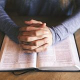 Betende Hände Bibel