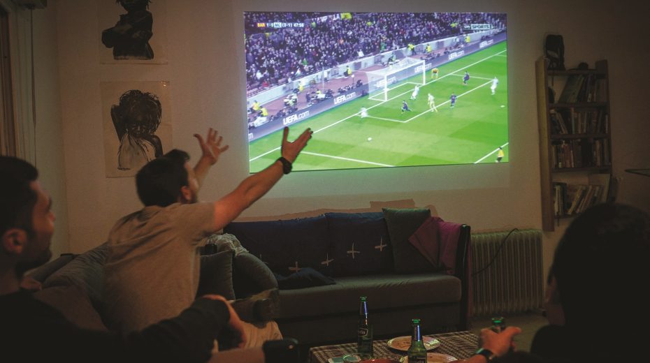 Fußballspiel im Fernsehen