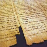 Fragmente der Schriftrollen vom Toten Meer im Israel Museum