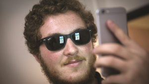 Mann mit Handy