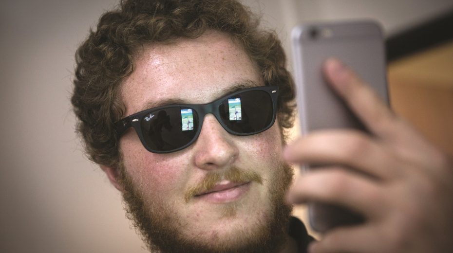 Mann mit Handy