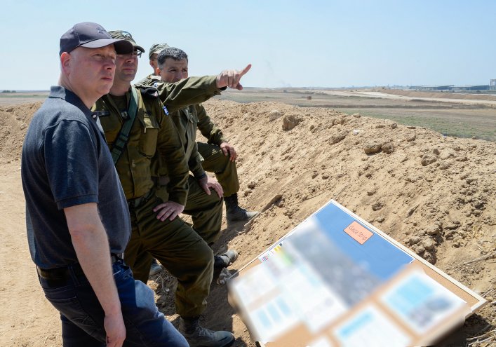 US Middle East envoy Jason Greenblatt surveys the region with Israeli generals