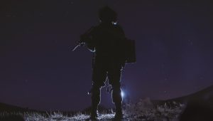 Soldat im Dunkeln
