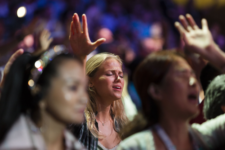 Messianic Jewish Youth in Israel Falling Prey to ‘Modern’ Thinking, New Survey Says Illustration: Evangelical Christians and Messianic Jews at a worship event in Jerusalem.
