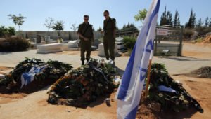 Gräber der ermordeten Jugendlichen Eyal Yifrach, Gilad Sha'ar and Naftali Fraenkel