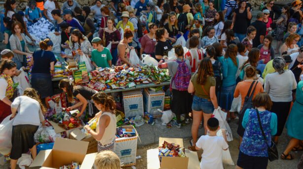 Project ZAKA – Food baskets for disaster victims