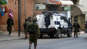 Israelische Sicherheitskräfte nach der Messerattacke in Azzun
