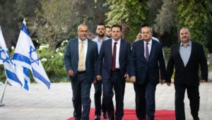 Mitglieder der Arabischen Liste auf dem Weg zum Präsidenten