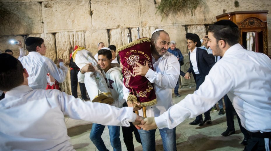 Israel Celebrates Simchat Torah: The Joy of God’s Word!