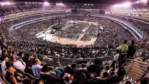 Jewish men pack Mets Stadium to mark completing a full reading of the Talmud.