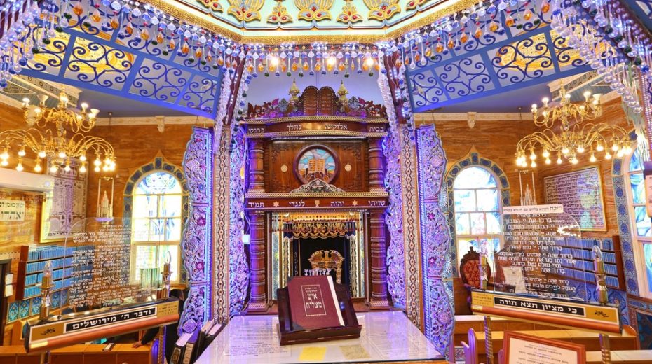 Rabbis Say Christians Can Pray in Synagogues Rabbis answer the burning question of allowing Christians to pray in synagogues.