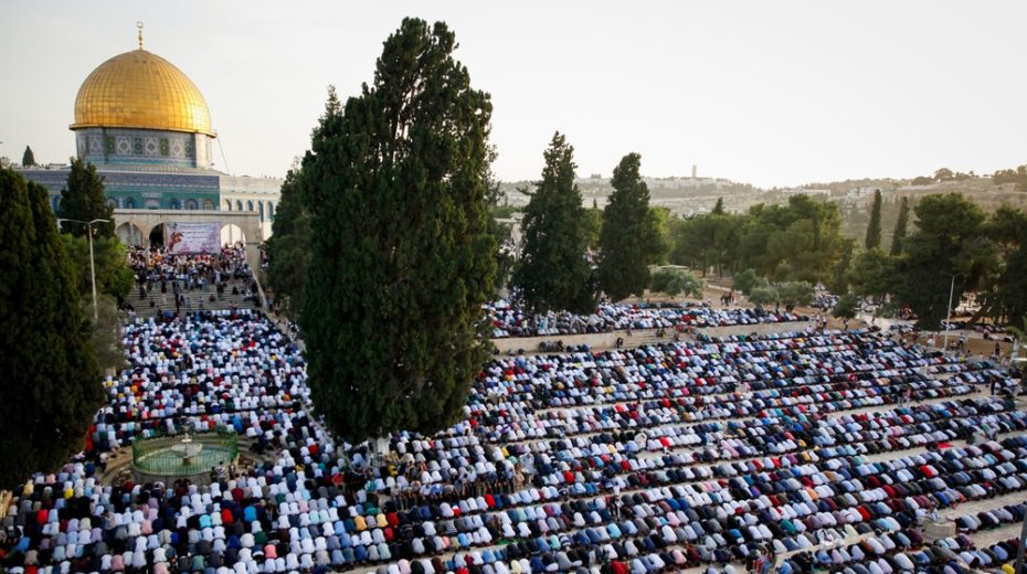 Israel Stops Busloads of Muslims From Reaching Temple Mount Muslims pray, and incite violence, atop the Temple Mount.