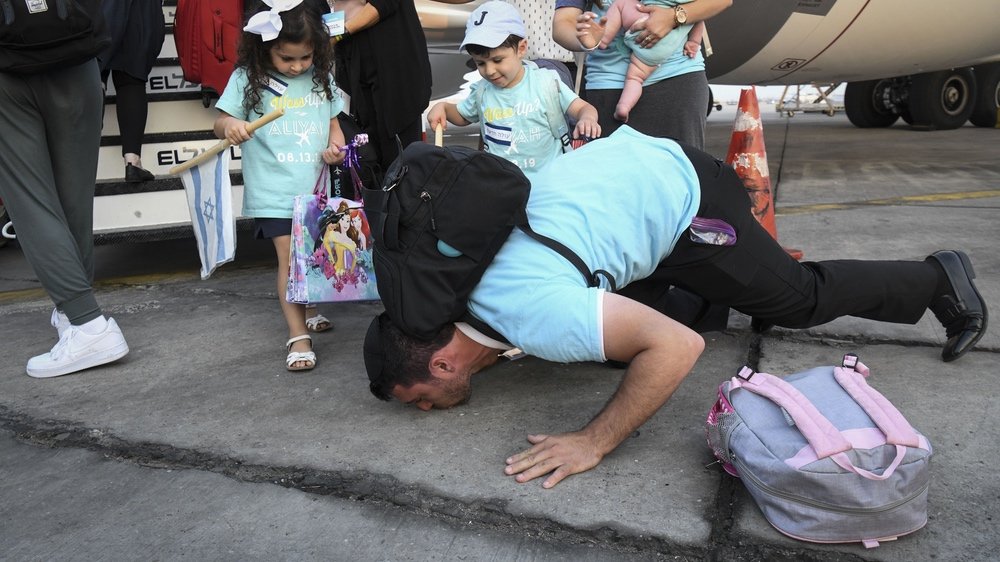 Alternate Reality? UN Hails Israeli-Palestinian Cooperation - Photo: Flash90 Jews continue to make Aliyah to Israel despite coronavirus crisis.