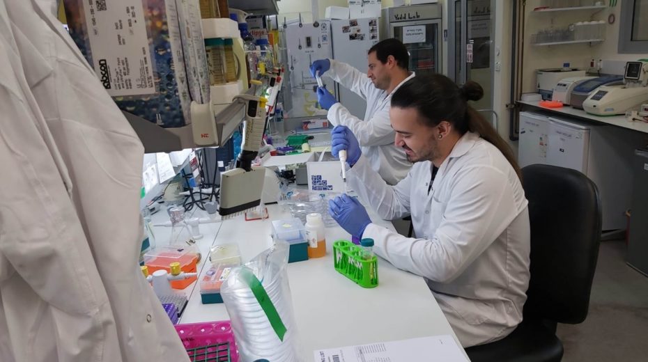 Israeli Breakthrough in Coronavirus Vaccine Imminent Israeli scientists work on a coronavirus vaccine