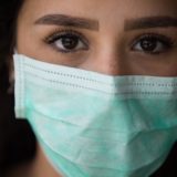 Krankenschwester mit Schutzmaske