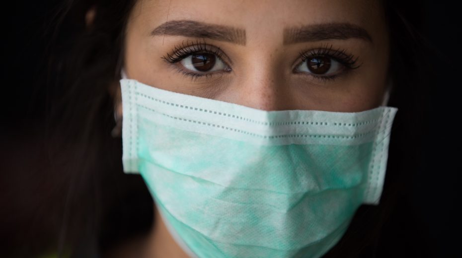 Krankenschwester mit Schutzmaske