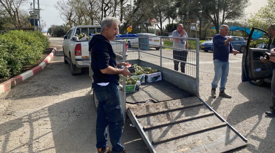 Hardships Force Farmers to Find Solutions Farmers in Israel look for new ways to sell their produce