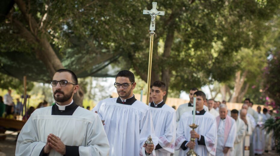 Why Do Many Christian Arabs Pray to Allah?