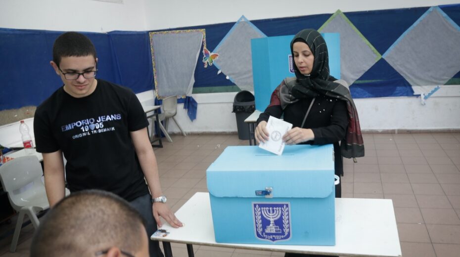 Poll: Arabs Want Their MKs to Align with Netanyahu, Right Israeli Arab voters