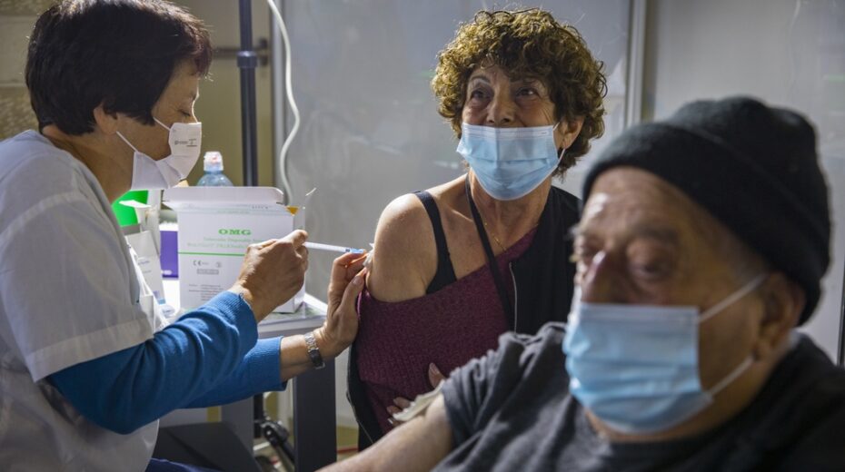 Israelis Belatedly Appreciate Netanyahu’s Handling of Coronavirus Israelis receive coronavirus vaccination.