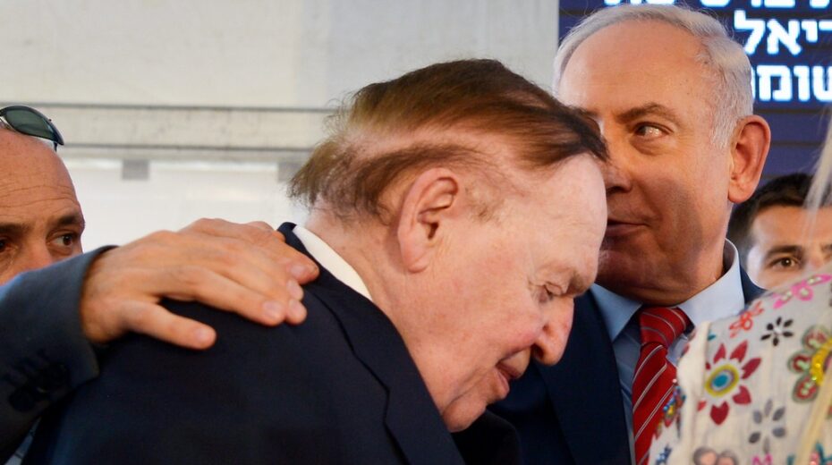 Netanyahu and Sheldon Adelson in 2017