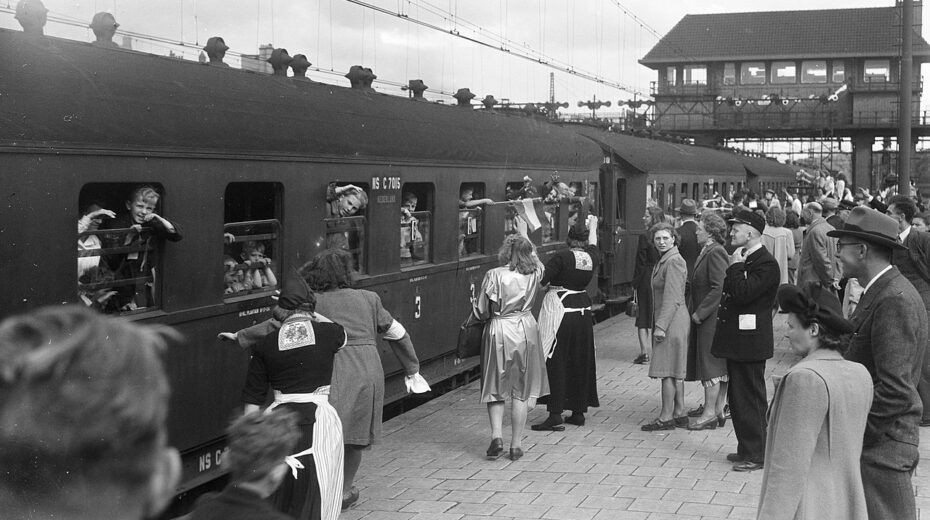 REVIEW: Twice Rescued Child Children boarding the Kindertransport