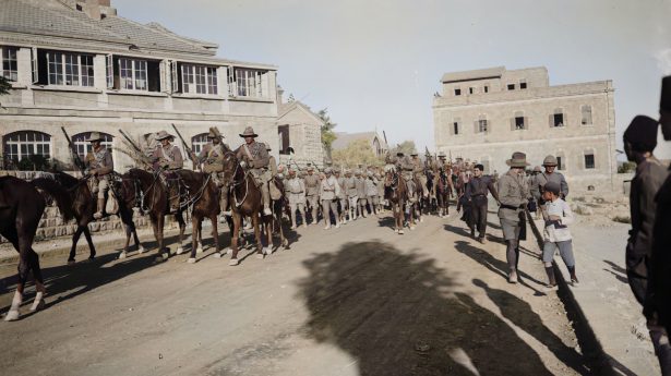 Convoy of German prisoners of war on the streets of Jerusalem, 1917.