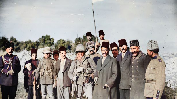 The surrender of Jerusalem to the British, December 9, 1917. The Mayor of Jerusalem, with white flag, offers surrender to two British tommies.