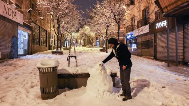 You'll meet not a few snowmen if you stroll through Jerusalem today.