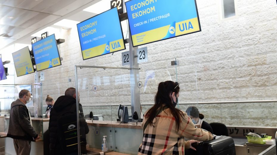 Israelis Trapped in Ukraine Call for Rescue With all air traffic to and from Ukraine halted, thousands of Israelis are effectively trapped in the war-torn country. 