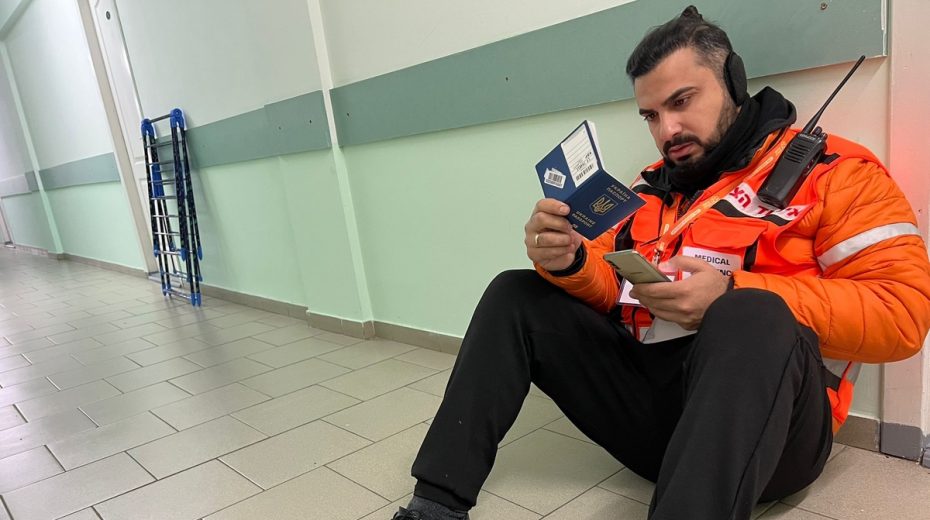 Israeli EMT Gives First-Hand Account of Ukraine Refugee Crisis Israeli volunteer EMT Reuven Elgad on the ground helping refugees from Ukraine in neighboring Moldova.