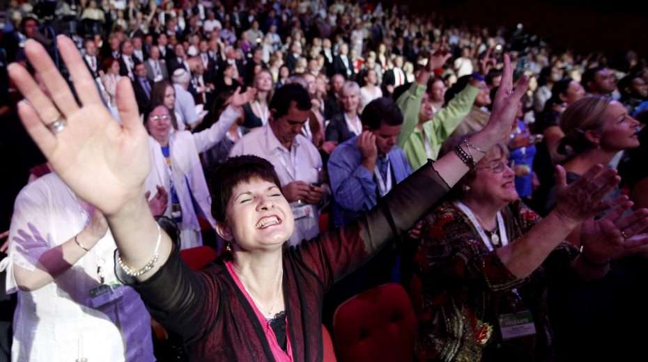 Are Christian Missionaries Keeping Israelis From Believing in Jesus? Evangelical Christian attend the Feast of Tabernacles event organized by the Christian Embassy in Jerusalem.