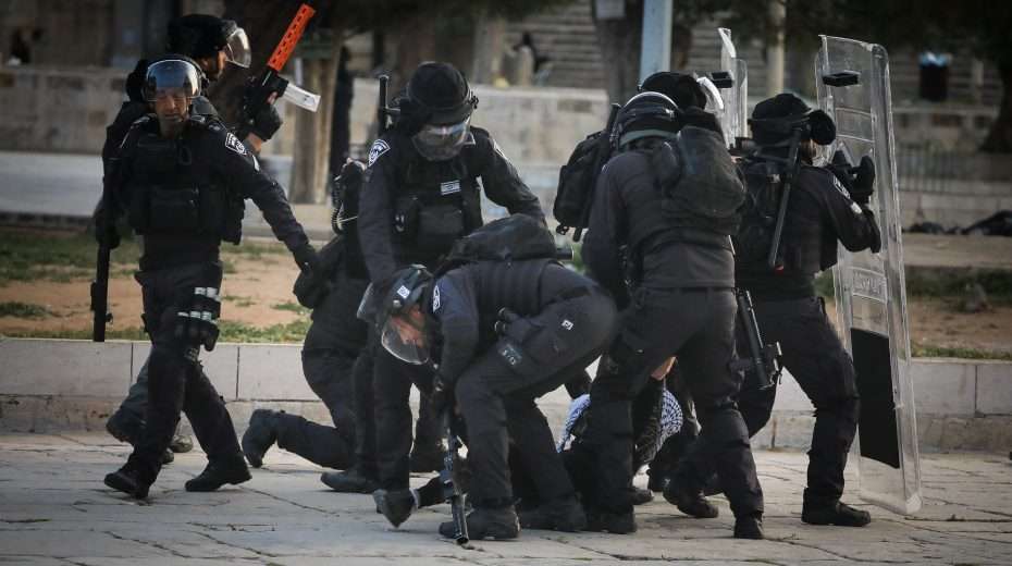 Israeli police battle rioters on the Temple Mount.