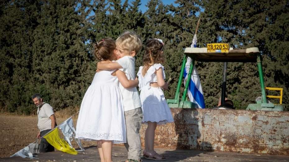 My Personal Pentecost Israeli children in the Jezreel Valley celebrate Shavuot, the only biblical festival still widely shared with Christians.