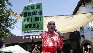 Protests in the US against the Supreme Court overturning Roe v Wade.