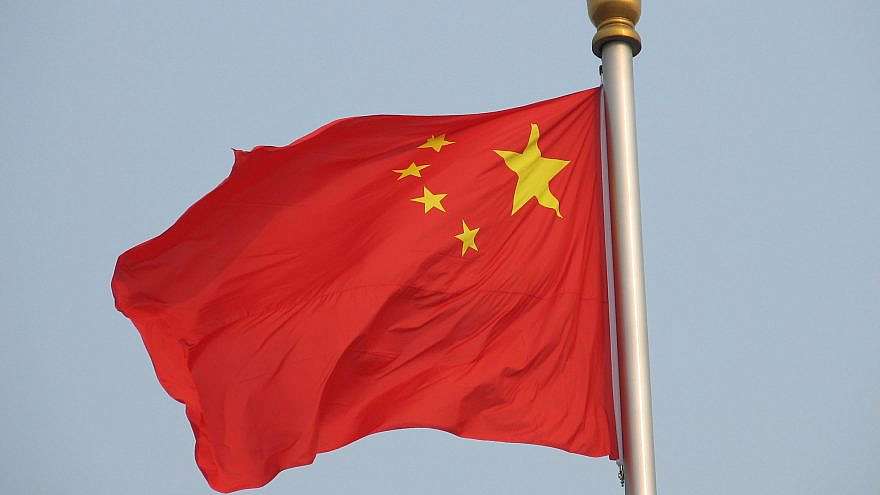 Flagge der Volksrepublik China auf dem Platz des Himmlischen Friedens in Peking.
