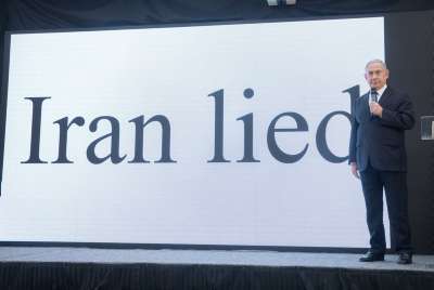 Der damalige Premierminister Benjamin Netanjahu legt Akten offen, die das iranische Atomprogramm beweisen, 30. April 2018.