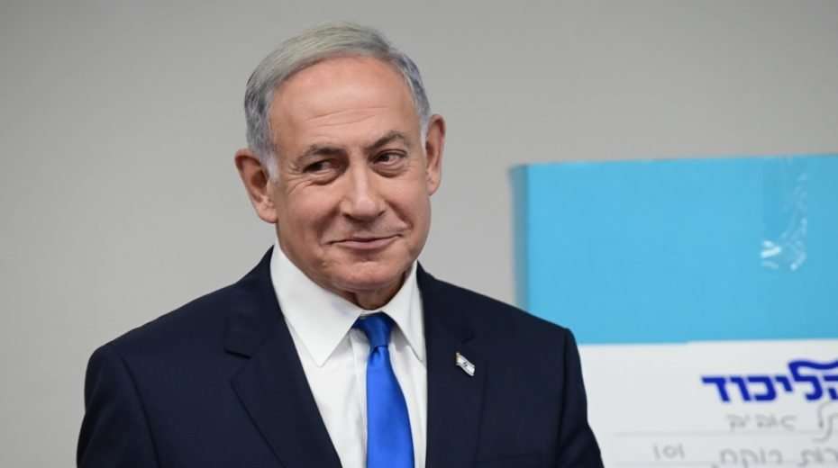 Benjamin Netanjahu stimmt bei den jüngsten Vorwahlen der Likud-Partei in Tel Aviv ab.