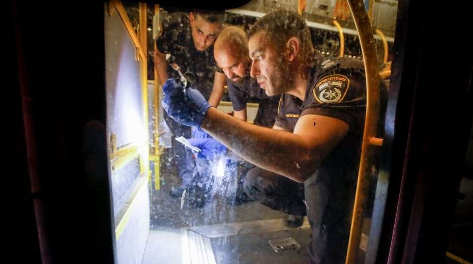 Israeli security forces at the scene of a shooting attack outside Jerusalem Old City, August 14,2022.