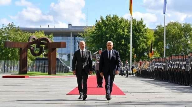 Israel and Germany discuss a military cooperation against the Iran nuclear threat.